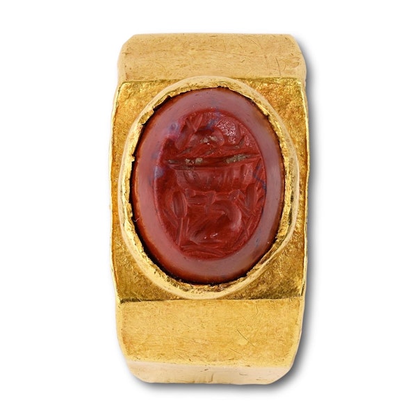 Ancient angular gold ring set with a jasper intaglio of an allegorical scene. - image 2