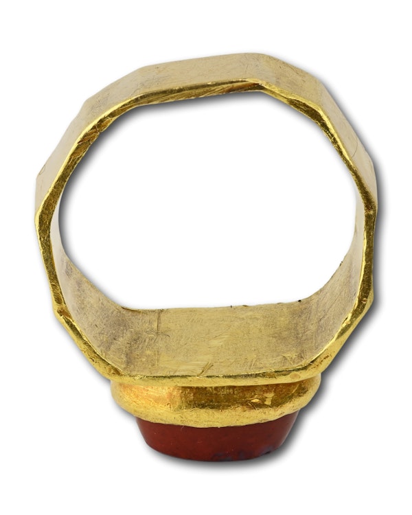 Ancient angular gold ring set with a jasper intaglio of an allegorical scene. - image 14
