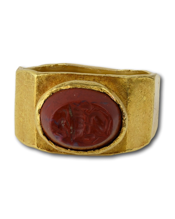 Ancient angular gold ring set with a jasper intaglio of an allegorical scene. - image 12