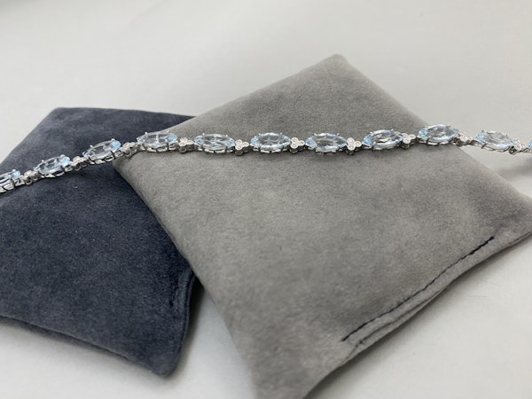 Aquamarine Diamond Bracelet in 18ct White Gold date circa 1960-1970, SHAPIRO & Co since1979 - image 5