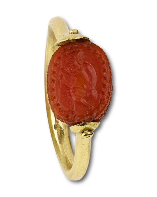 Gold ring with an ancient carnelian scarab. Etruscan, 4th - 5th Century BC. - image 4