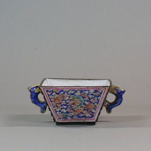 Rare Chinese canton enamel twin handled cup, Qianlong (1736-95)