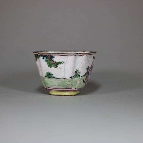 Small Canton enamel wine cup, 18th century - image 3