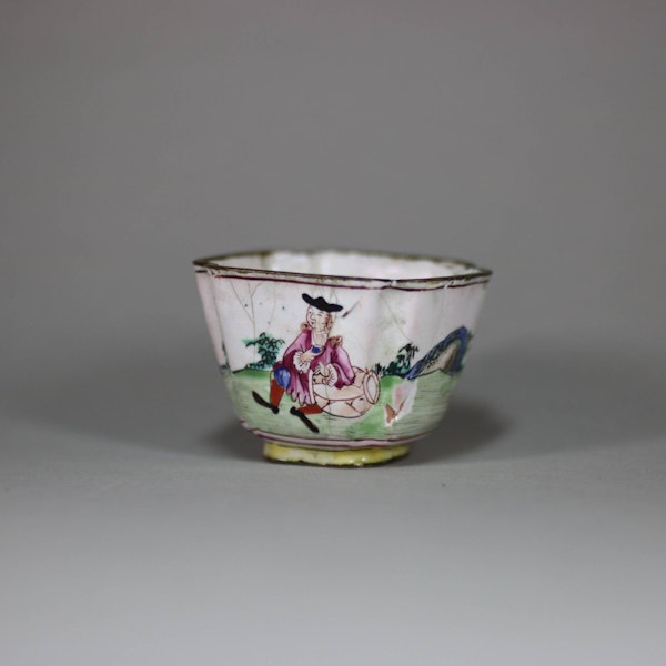 Small Canton enamel wine cup, 18th century - image 1