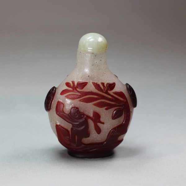 Chinese red overlay glass snuff bottle, 20th century - image 2