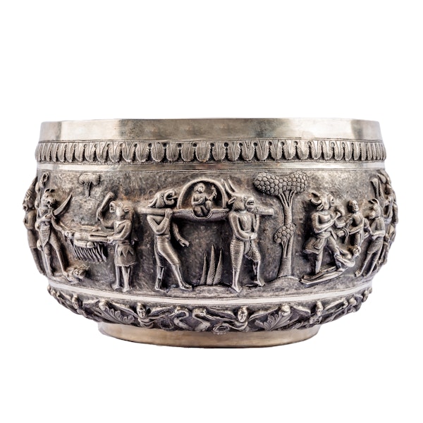 A large 19th-century Indian silver bowl ornamented using repousse, chasing and engraving depicting scenes of Naraka (Hell) - image 3