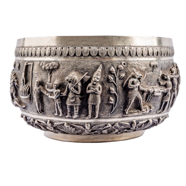 A large 19th-century Indian silver bowl ornamented using repousse, chasing and engraving depicting scenes of Naraka (Hell) - image 5