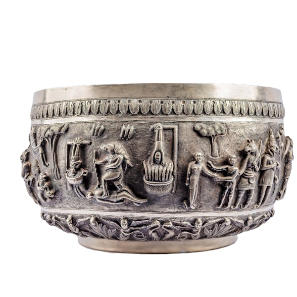 A large 19th-century Indian silver bowl ornamented using repousse, chasing and engraving depicting scenes of Naraka (Hell) - image 6