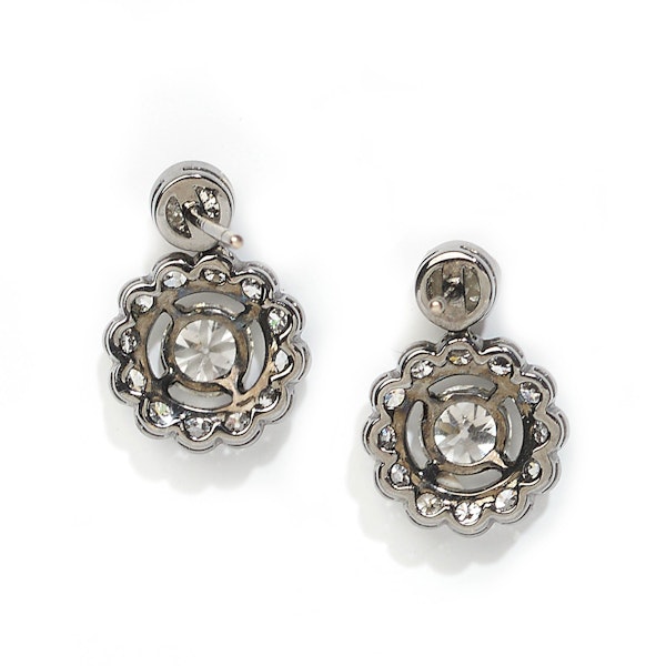 Modern Diamond and Platinum Cluster Earrings, 4.45 Carats - image 3