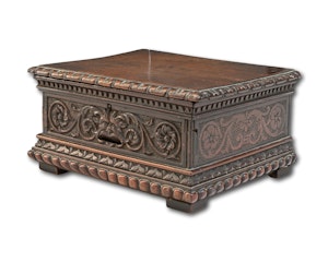 Walnut casket with concealed money box. Italian, 16th / 17th century.