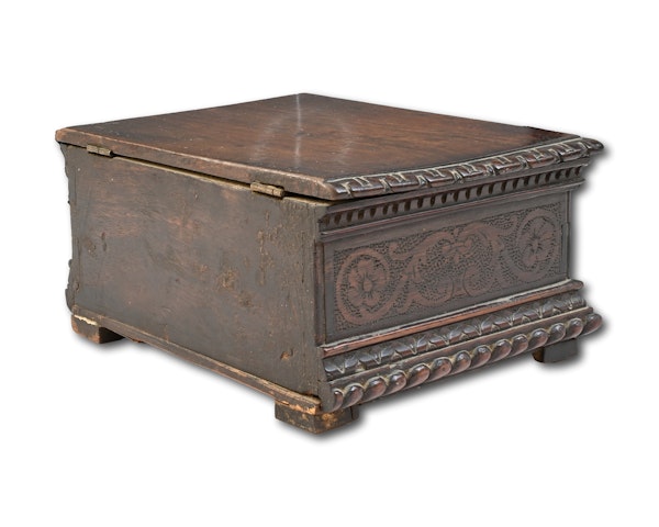 Walnut casket with concealed money box. Italian, 16th / 17th century. - image 5