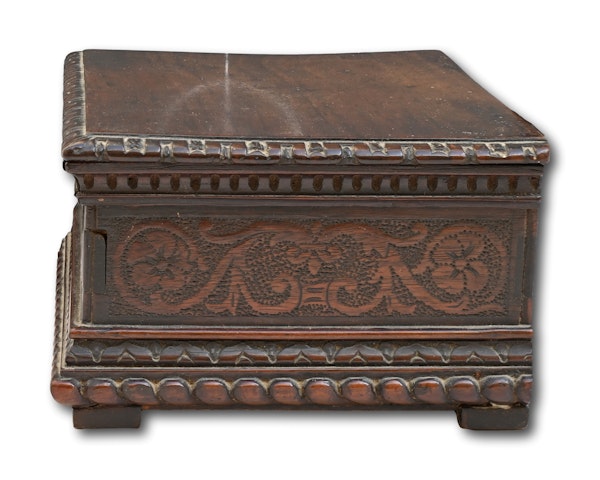 Walnut casket with concealed money box. Italian, 16th / 17th century. - image 6