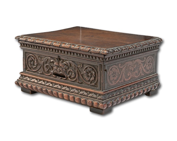 Walnut casket with concealed money box. Italian, 16th / 17th century. - image 7