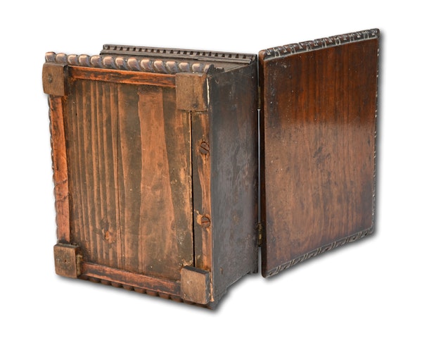 Walnut casket with concealed money box. Italian, 16th / 17th century. - image 10