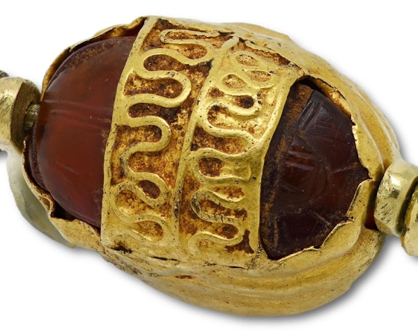 Etruscan gold mounted carnelian scarab of a charioteer. Italian, 6th Century BC - image 2