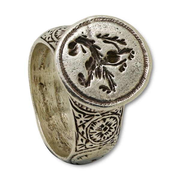 Silver signet ring engraved with a lion. Hungarian, 17th century. - image 2