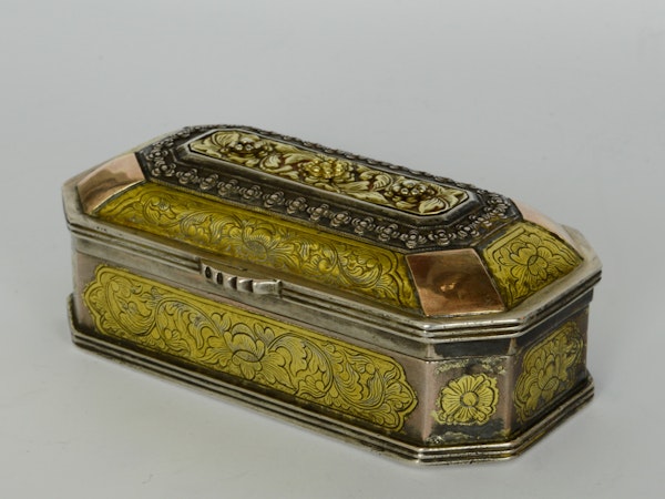 Antique tobacco Box, Kinta, lower Perak – 19th century - image 1
