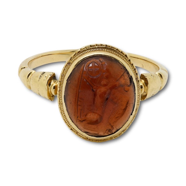 Gold ring with a cabochon garnet intaglio of a sphinx. Roman, 1st - 2nd century. - image 4
