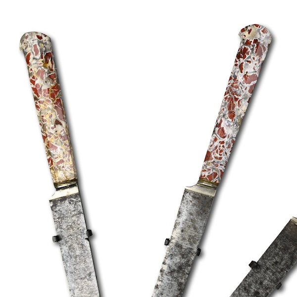 Four Renaissance knives with jasper handles. English or French, 17th century. - image 10
