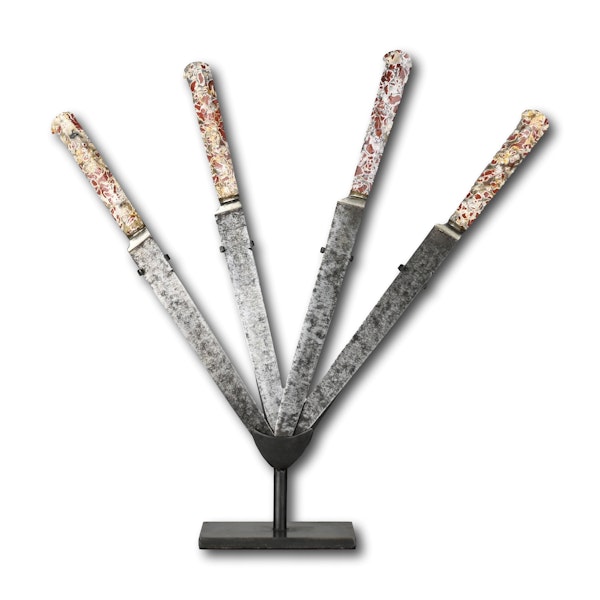 Four Renaissance knives with jasper handles. English or French, 17th century. - image 12