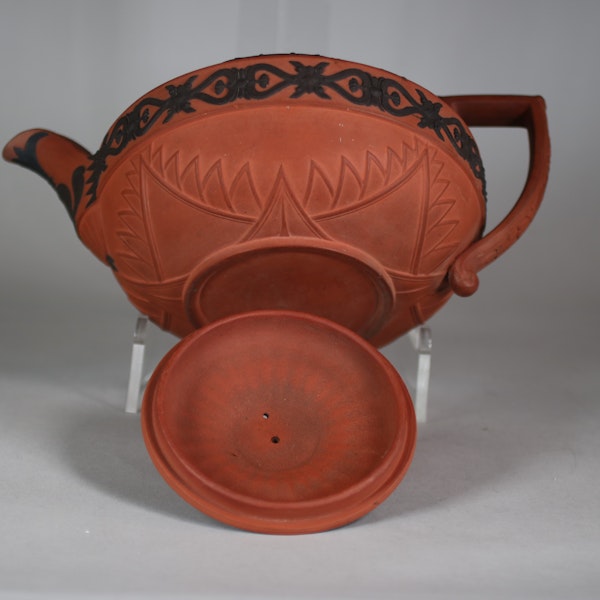 A large Wedgwood 'Rosso Antico' teapot and cover, circa 1820 - image 2