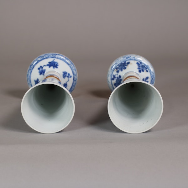 Pair of Chinese conical-shaped wine cups, Kangxi (1662-1722) - image 4