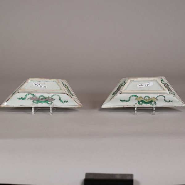 Pair of Chinese famille verte biscuit hors d'oeuvre dishes, Kangxi (1662-1722) - image 2