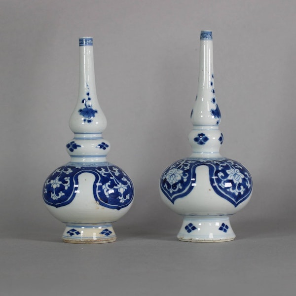 Near pair of Chinese blue and white rosewater sprinklers, Kangxi (1662-1722) - image 1