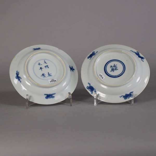 Chinese near pair of small blue and white plates, Kangxi (1662-1722) - image 2