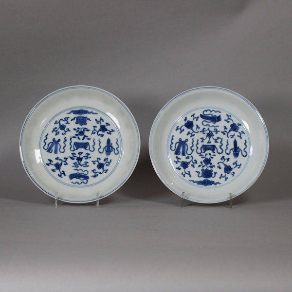 Pair of Chinese blue and white plates, Kangxi (1662-1722) - image 1