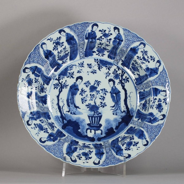 Large Chinese blue and white Long Eliza dish, Kangxi (1662-1722) - image 1