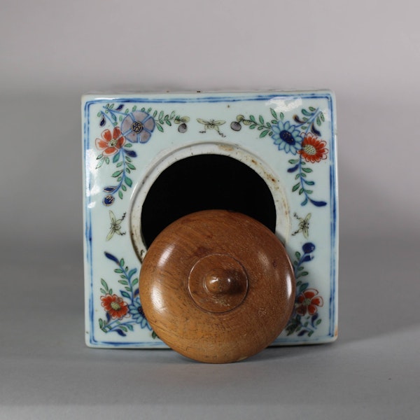 Chinese famille verte square-section vase, Kangxi (1662-1722) - image 5