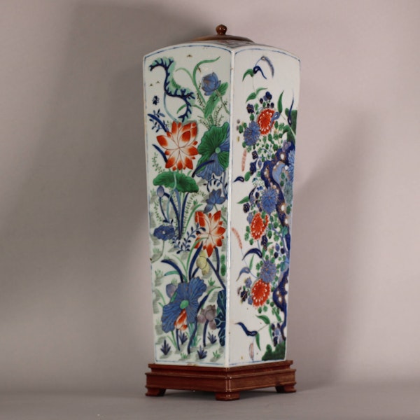 Chinese famille verte square-section vase, Kangxi (1662-1722) - image 2