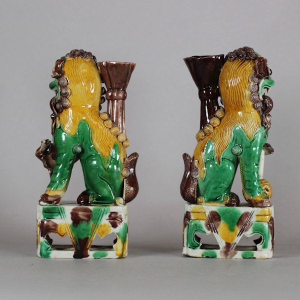Pair of Chinese famille verte joss stick holders, Kangxi (1662-1722) - image 2