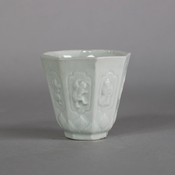 Chinese blanc de chine octagonal cup, Kangxi (1662-1722) - image 1