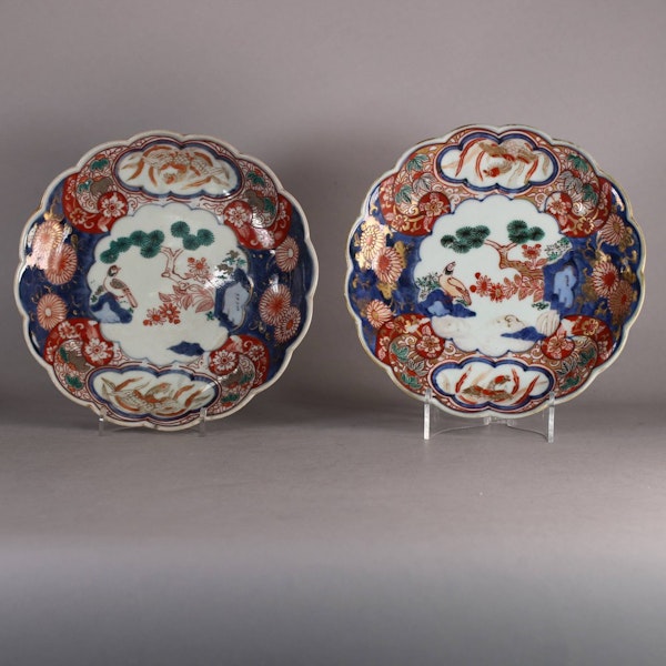 Pair of Japanese imari lobed dishes, c.1720 - image 1