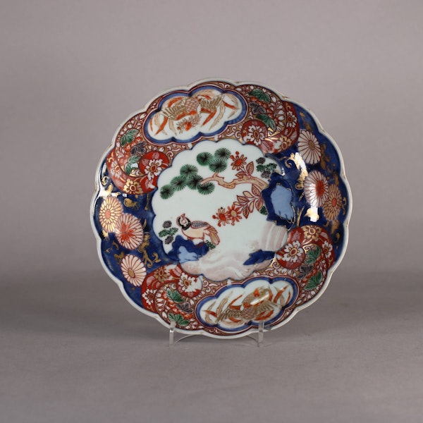 Pair of Japanese Imari lobed dishes, c.1720 - image 3