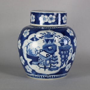 Chinese blue and white Kangxi-style ginger jar and cover, 19th century