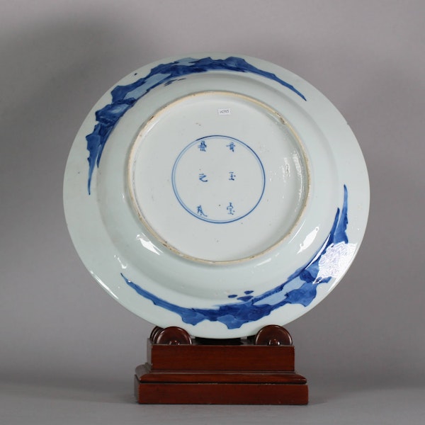 Chinese blue and white 'dancers and musicians' dish, Kangxi (1662-1722) - image 2