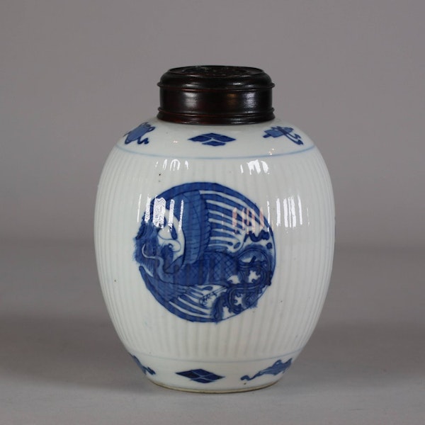 Chinese 'phoenix' blue and white vase, 17th century - image 1