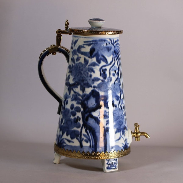 Japanese Arita coffee pot and cover with later gilt metal mounts, c.1680 - image 1
