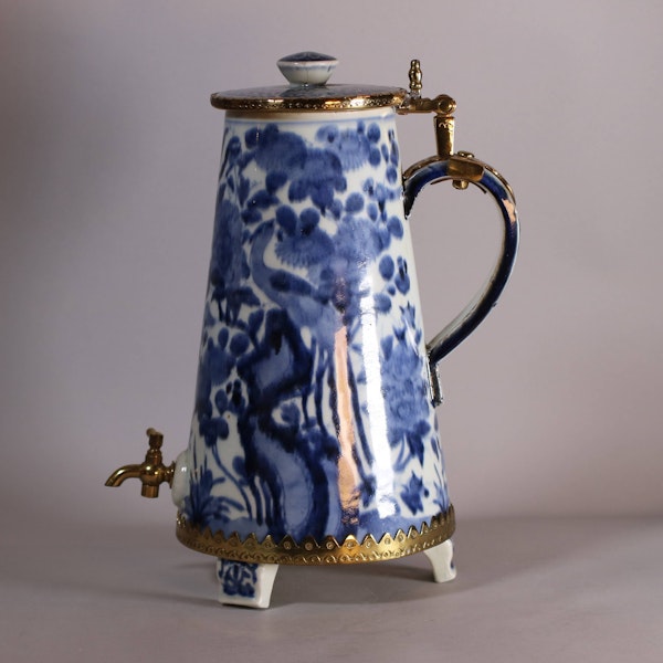 Japanese Arita coffee pot and cover with later gilt metal mounts, c.1680 - image 3