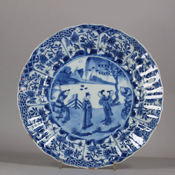 Chinese blue and white dish, late Kangxi (1662-1722) - image 1