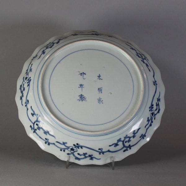 Japanese lobed dish, early 18th century - image 2