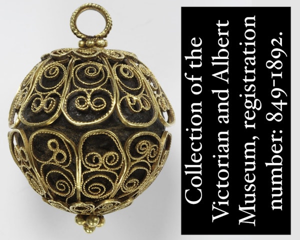 Large filigree silver gilt ball form pomander. Spanish, circa 1700. - image 11