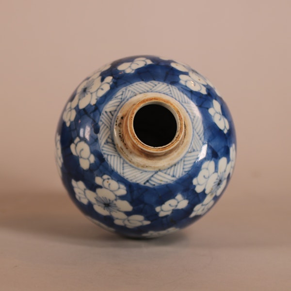 Chinese blue and white ginger jar and cover, Kangxi (1662-1722) - image 5