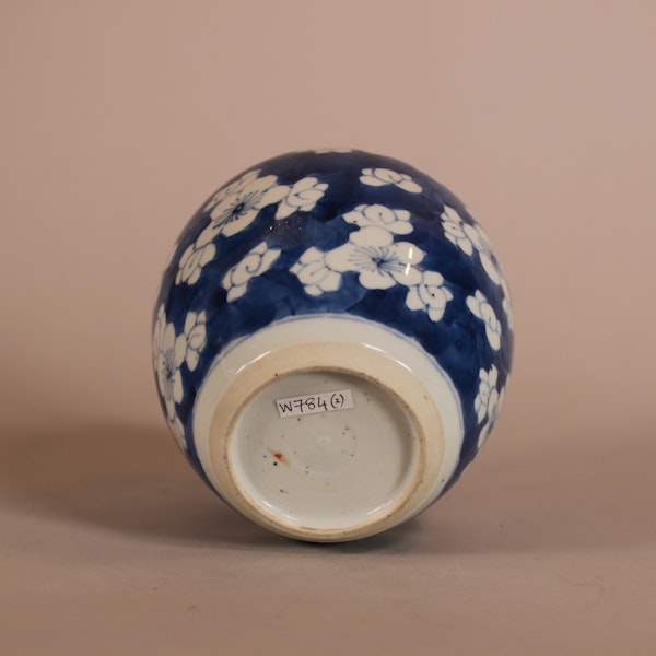 Chinese blue and white ginger jar and cover, Kangxi (1662-1722) - image 2