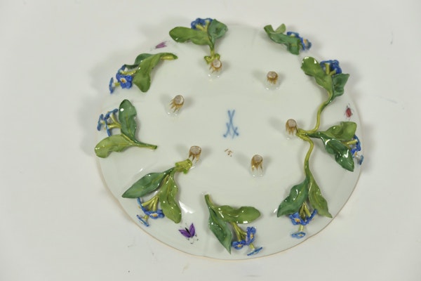 Pair of Meissen cups and saucers - image 6