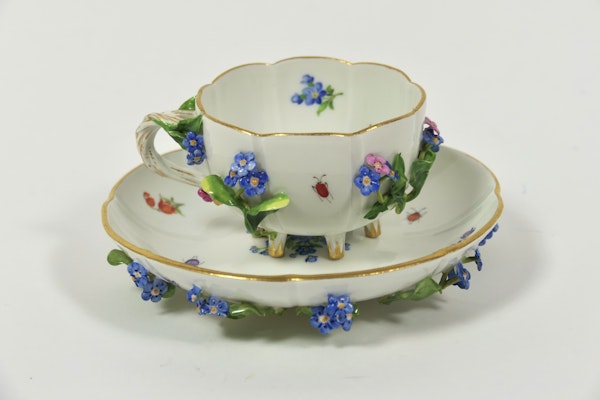 Pair of Meissen cups and saucers - image 5
