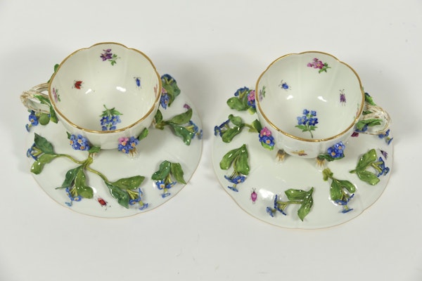 Pair of Meissen cups and saucers - image 3